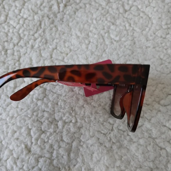 Brown Plaid Newsboy Cap & Brown Sun Glasses Duo - Picture 11 of 13